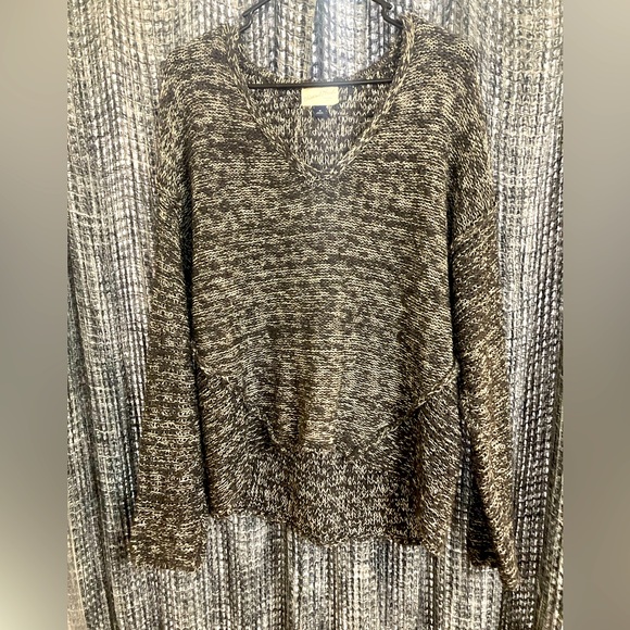 Universal Thread Sweaters - Universal Thread grey and white knitted v neck sweater size medium.